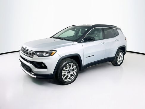 Used 2025 Jeep Compass Limited image 3