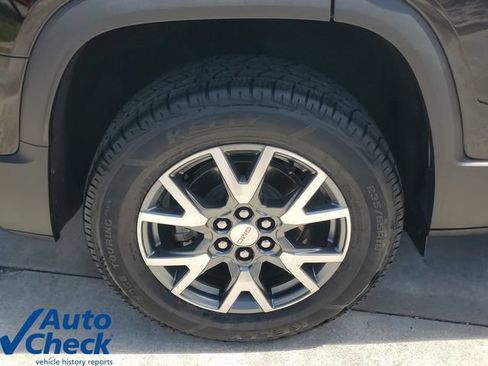 Used 2023 GMC Acadia SLE w/ Driver Convenience Package FWD image 8