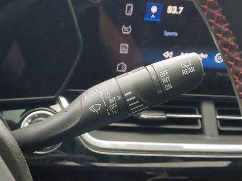 Used 2024 Chevrolet Trax RS w/ Sunroof Package FWD image 18