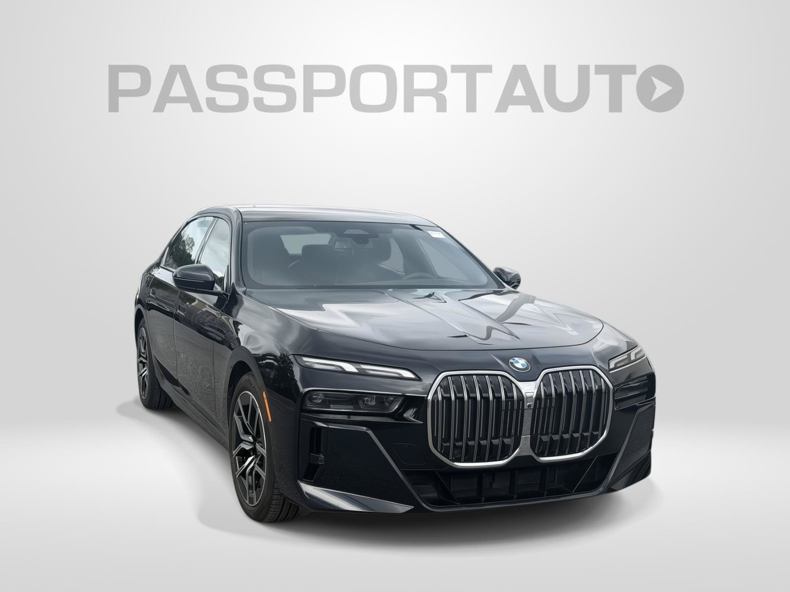 Used 2023 BMW 760i xDrive w/ Parking Assistance Package AWD/4WD image 3