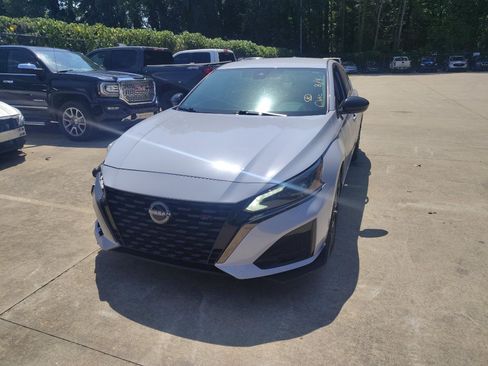 Used 2023 Nissan Altima 2.5 SR FWD image 1