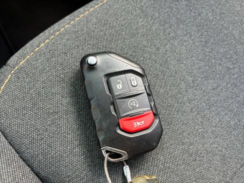 Used 2025 Jeep Wrangler Unlimited Sahara AWD/4WD image 18