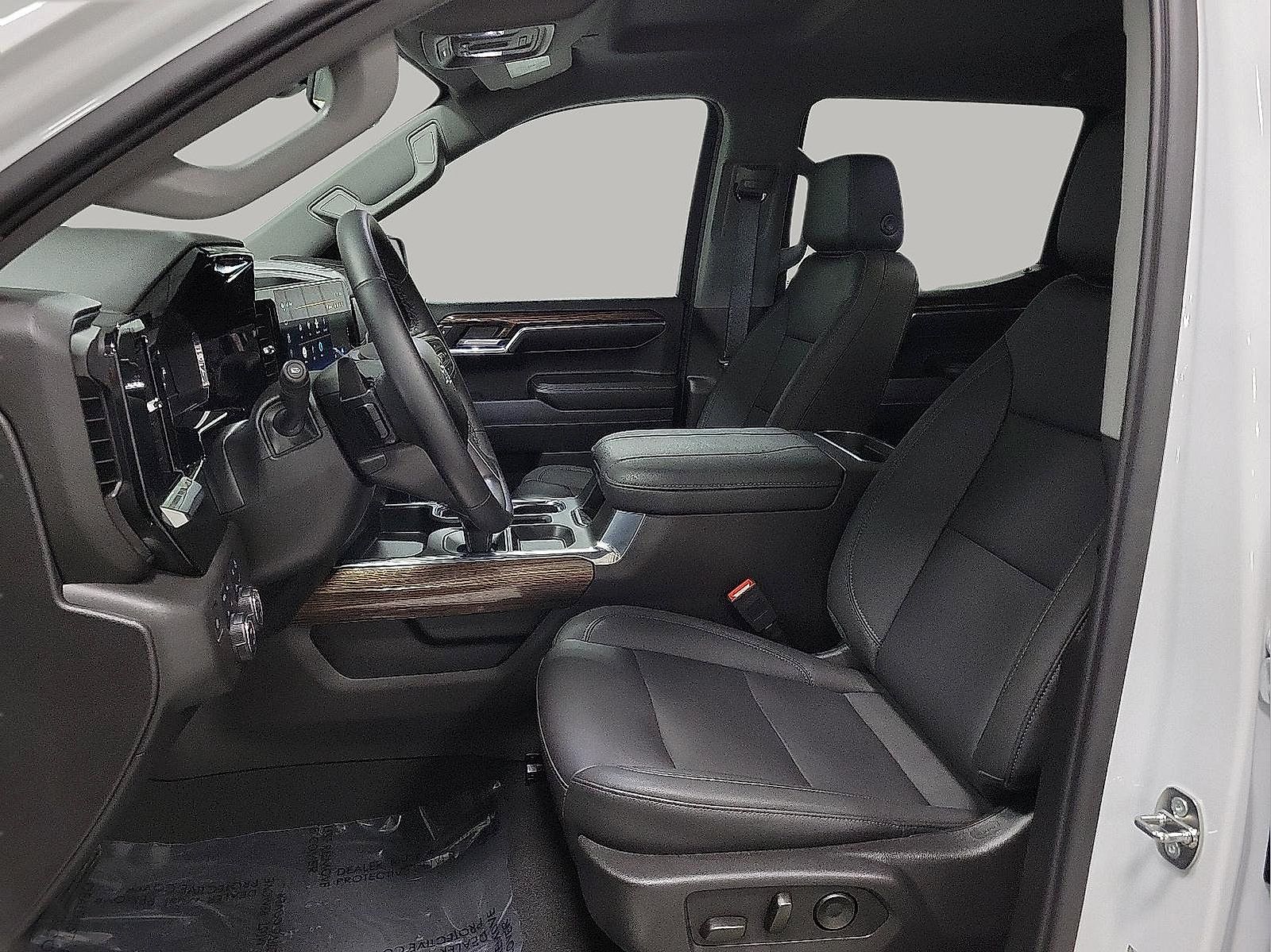 Used 2024 Chevrolet Silverado 1500 LT Trail Boss w/ LT Trail Boss Premium Package AWD/4WD image 11