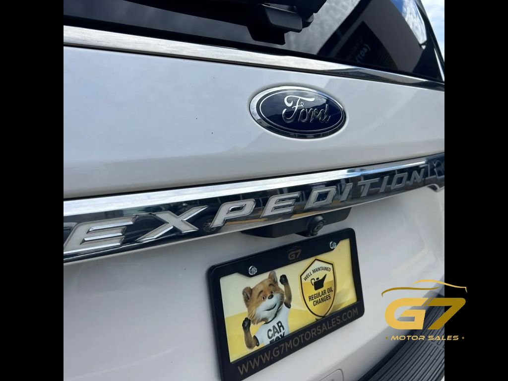 Used 2019 Ford Expedition XLT w/ Equipment Group 202A AWD/4WD image 16