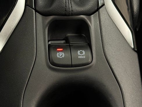 Used 2024 Toyota Corolla Cross LE w/ Moonroof Package image 28