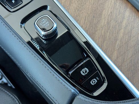 Used 2025 Volvo XC90 B6 Plus w/ Protection Package Premier image 32