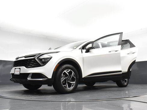 Used 2023 Kia Sportage LX AWD/4WD image 34