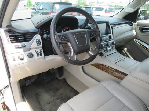 Used 2015 GMC Yukon Denali w/ Premium Package AWD/4WD image 19
