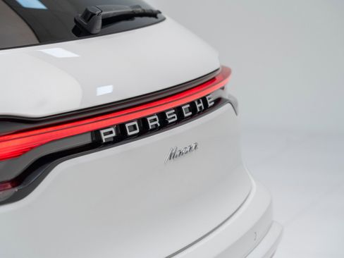 Certified 2026 Porsche Macan AWD/4WD image 13