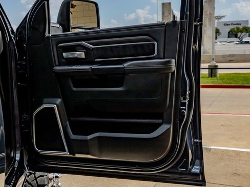 Used 2025 RAM 3500 Laramie AWD/4WD image 36