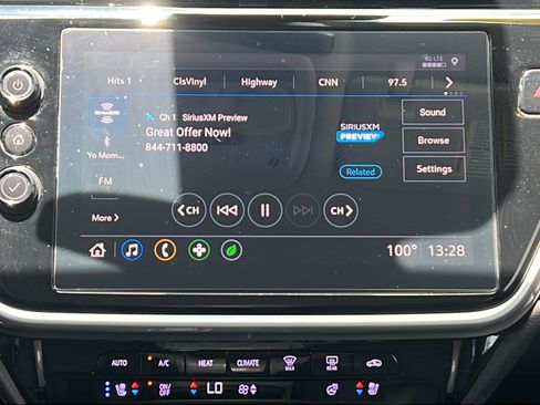 Used 2022 Chevrolet Bolt EUV LT w/ Convenience Package FWD image 14