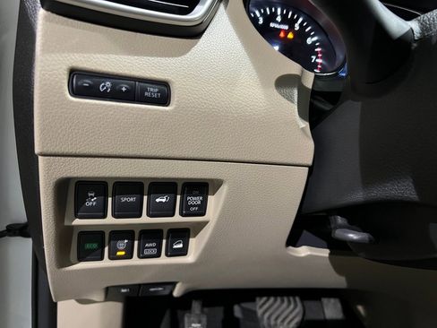 Used 2016 Nissan Rogue SL image 40