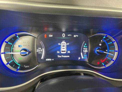 Used 2023 Chrysler Pacifica Touring-L FWD image 40