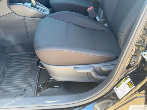 New 2025 Nissan Kicks Play S image 14