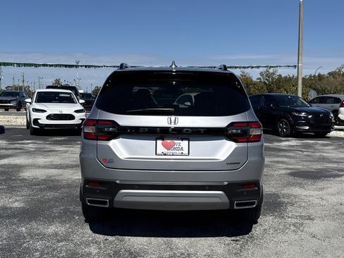 Certified 2024 Honda Pilot Touring image 8