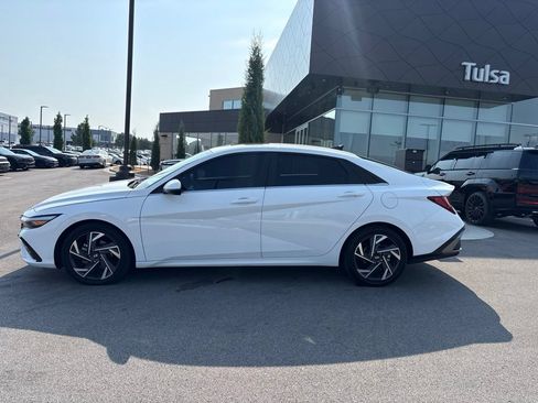 Certified 2025 Hyundai Elantra Limited FWD image 1