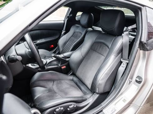 Used 2009 Nissan 370Z Touring RWD image 4