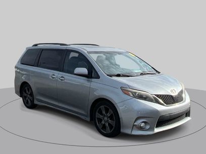 Used 2017 Toyota Sienna SE Premium
