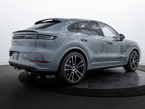 New 2026 Porsche Cayenne Turbo image 7