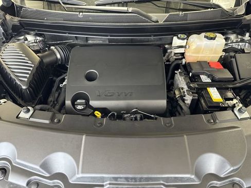 Certified 2023 Chevrolet Traverse LS FWD image 29