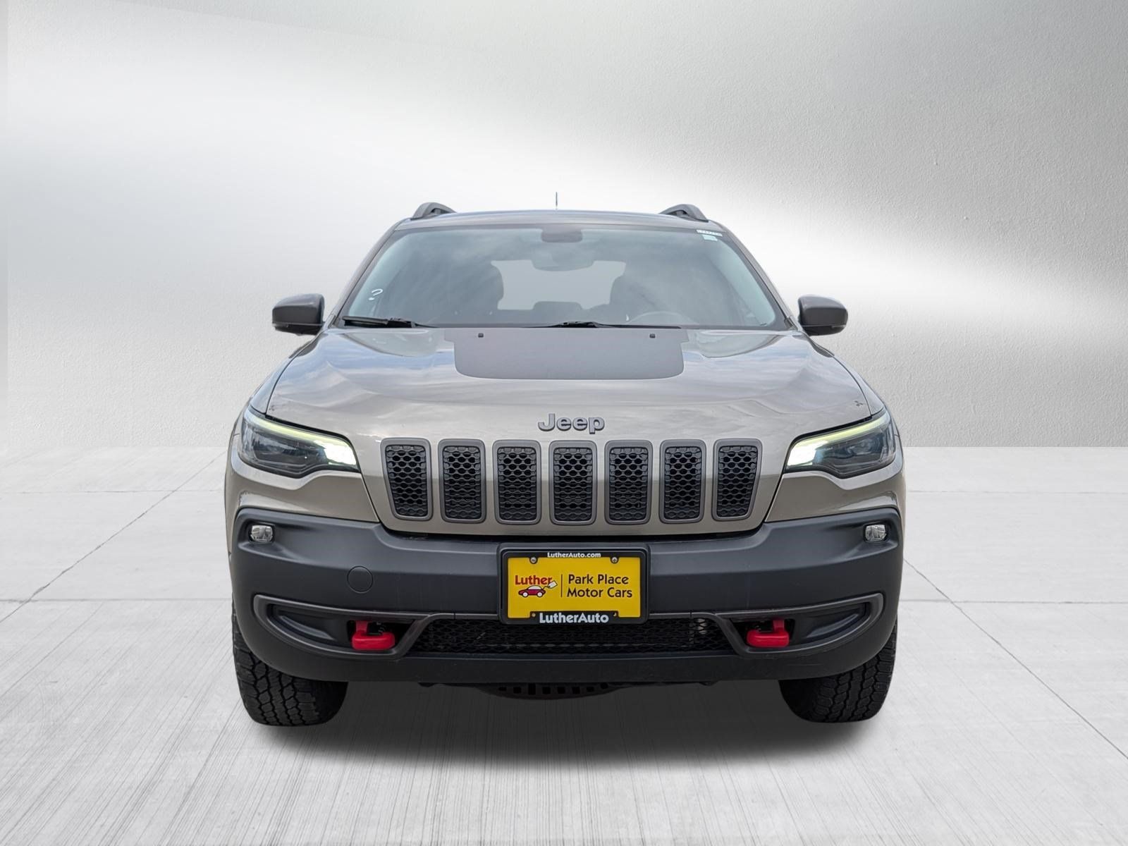 Used 2020 Jeep Cherokee Trailhawk w/ Cold Weather Group AWD/4WD image 2