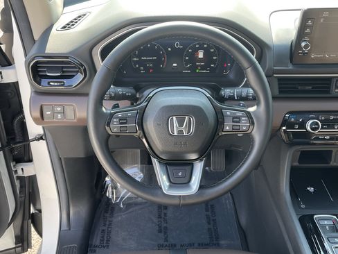 Used 2025 Honda Pilot Elite image 13