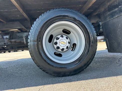 Used 2016 Chevrolet Express 3500 RWD image 18