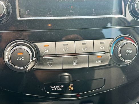 Used 2018 Nissan Rogue S AWD/4WD image 22