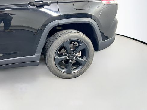 Used 2023 Jeep Grand Cherokee Altitude AWD/4WD image 30
