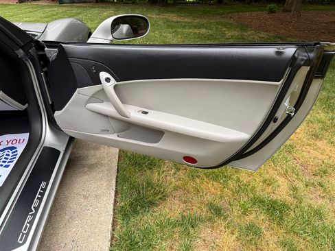 Used 2006 Chevrolet Corvette Convertible w/ Preferred Equipment Group RWD image 55
