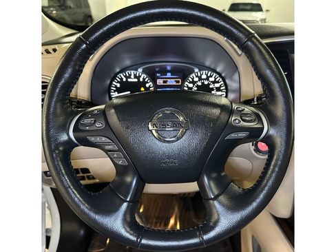 Used 2020 Nissan Pathfinder Platinum FWD image 25