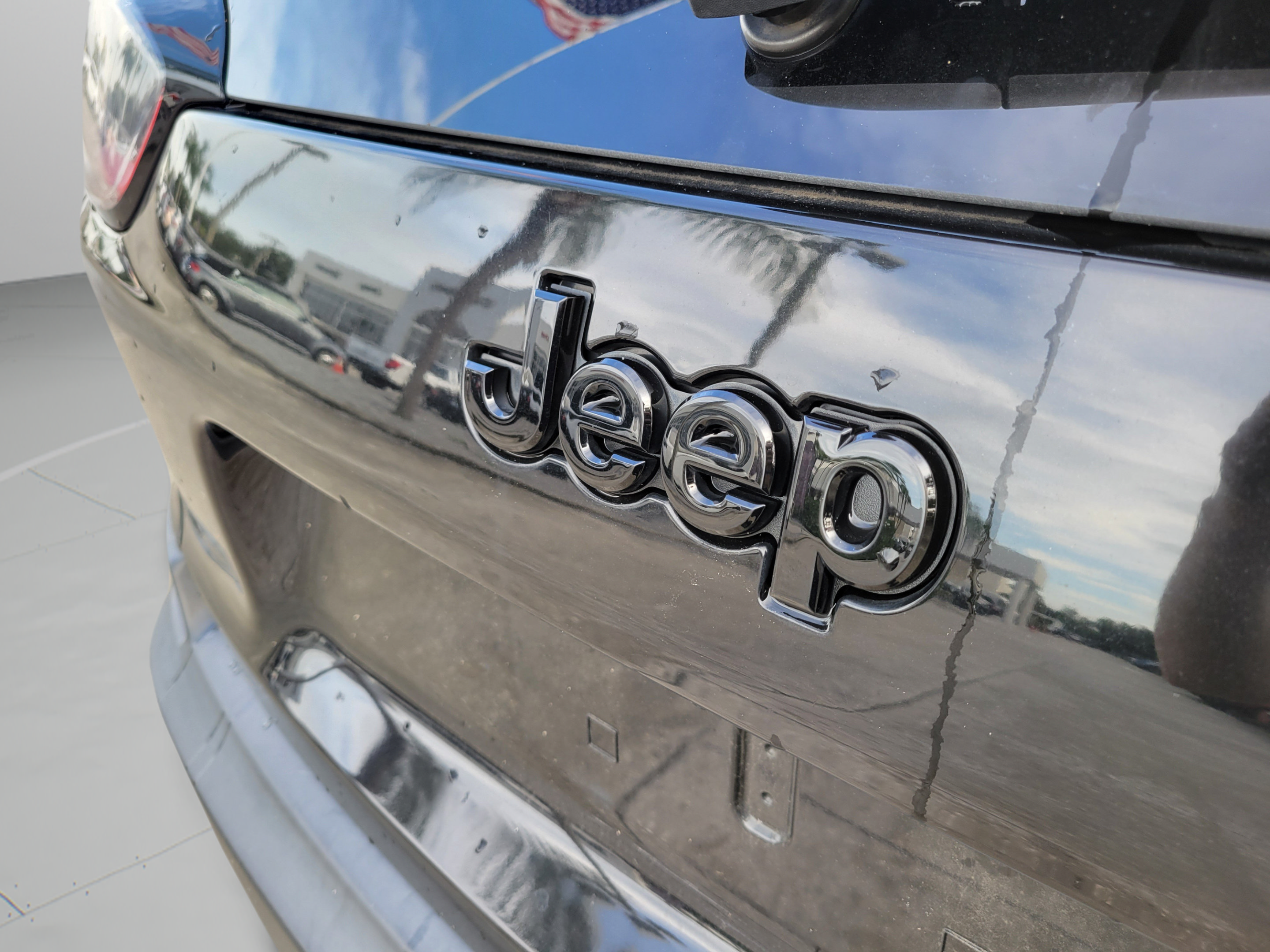 Used 2020 Jeep Cherokee Latitude Plus FWD image 7