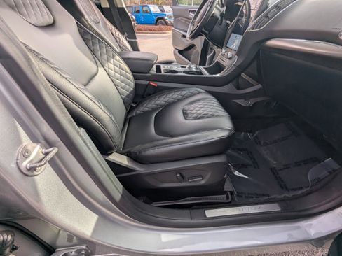 Used 2023 Ford Edge Titanium image 13