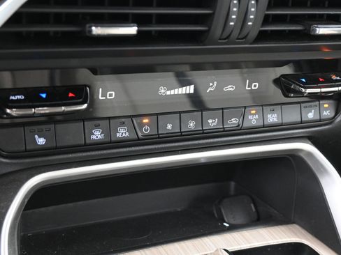 Used 2024 MAZDA CX-90 Plug-In Hybrid w/ Premium Pkg AWD/4WD image 19