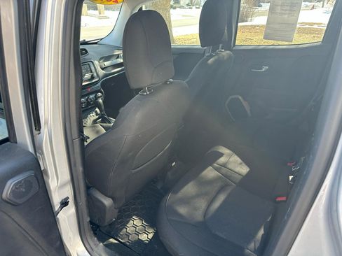 Used 2015 Jeep Renegade Latitude w/ Popular Equipment Group image 25