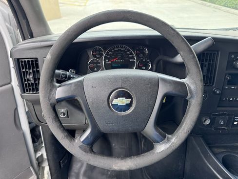 Used 2015 Chevrolet Express 2500 RWD image 9