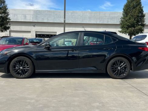 Used 2025 Toyota Camry SE image 6