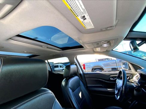 Used 2020 GMC Acadia SLT w/ Premium Package image 20