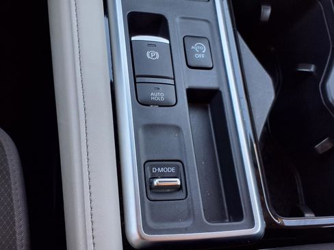 Used 2024 Nissan Pathfinder SV image 22