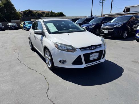 Used 2014 Ford Focus Titanium FWD image 9