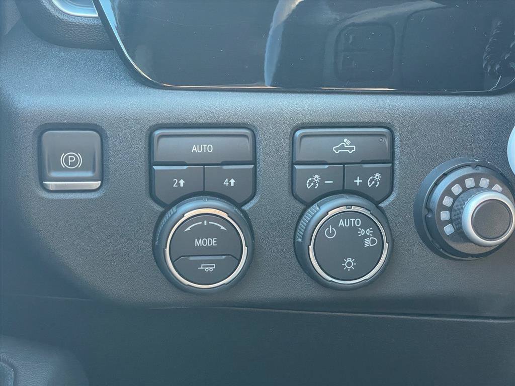 Used 2022 Chevrolet Silverado 1500 LT AWD/4WD image 18