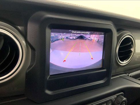 Used 2020 Jeep Wrangler Unlimited Sahara image 24