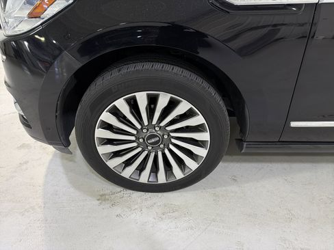 Used 2019 Lincoln Navigator Reserve image 9