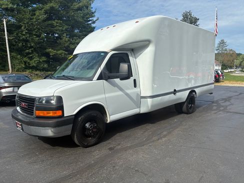 Used 2016 GMC Savana 3500 RWD image 1