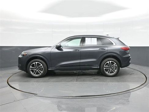 Certified 2025 Audi Q5 Premium w/ Convenience Package image 4