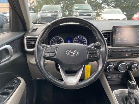 Used 2021 Hyundai Venue SEL FWD image 17