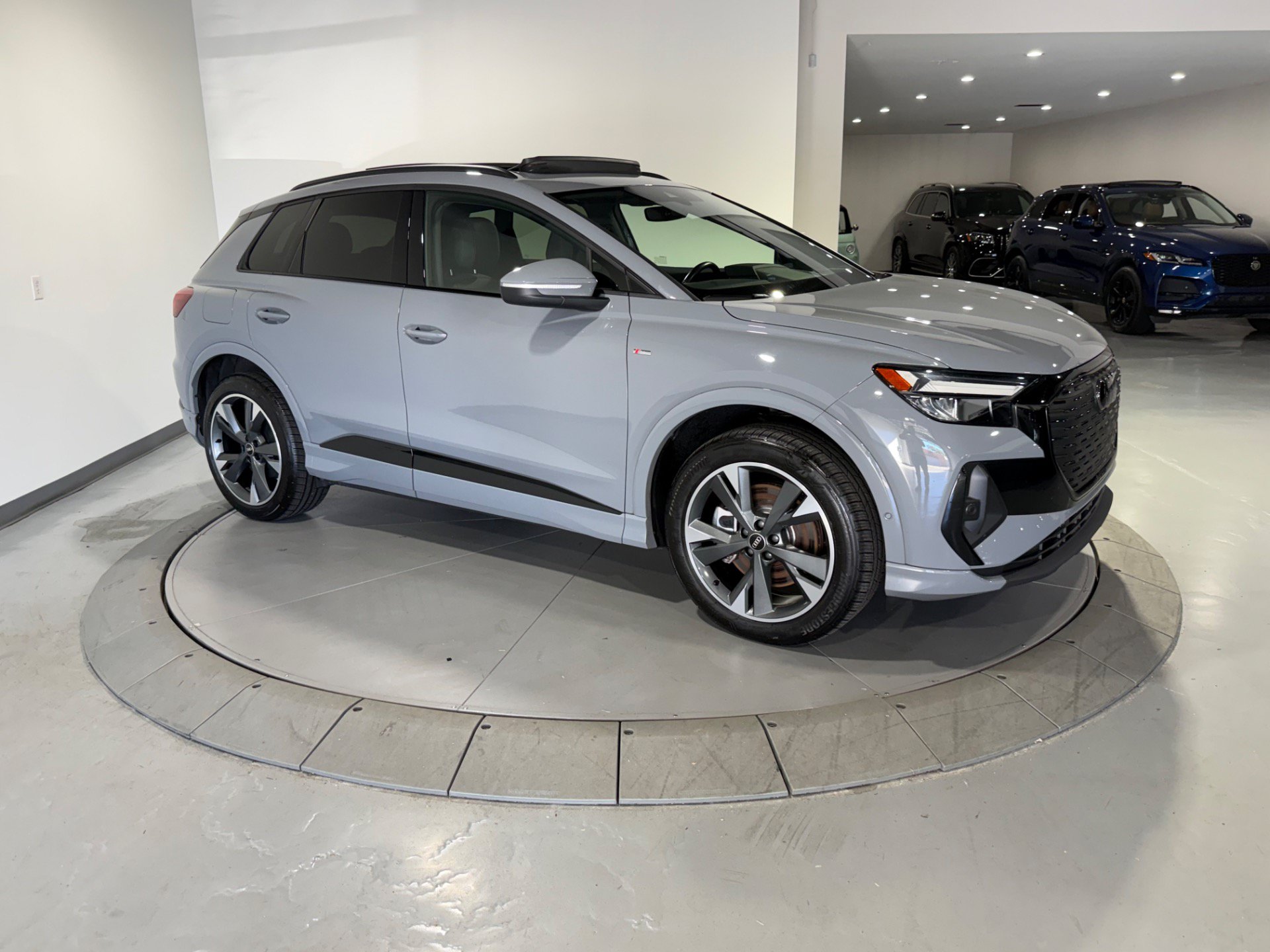 Used 2023 Audi Q4 e-tron Premium Plus w/ Premium Plus AWD/4WD image 9
