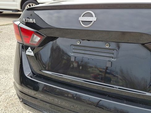 Used 2023 Nissan Altima 2.5 SV FWD image 18