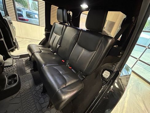 Used 2015 Jeep Wrangler Unlimited Sahara AWD/4WD image 6