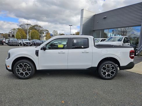 New 2025 Ford Maverick Lariat image 2